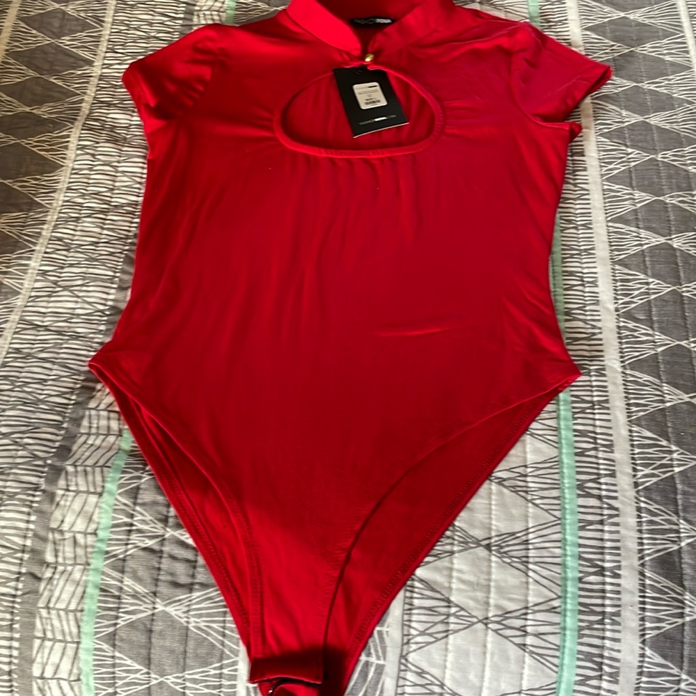 FashionNova  Don’t Think You Can Do Better Keyhole Bodysuit